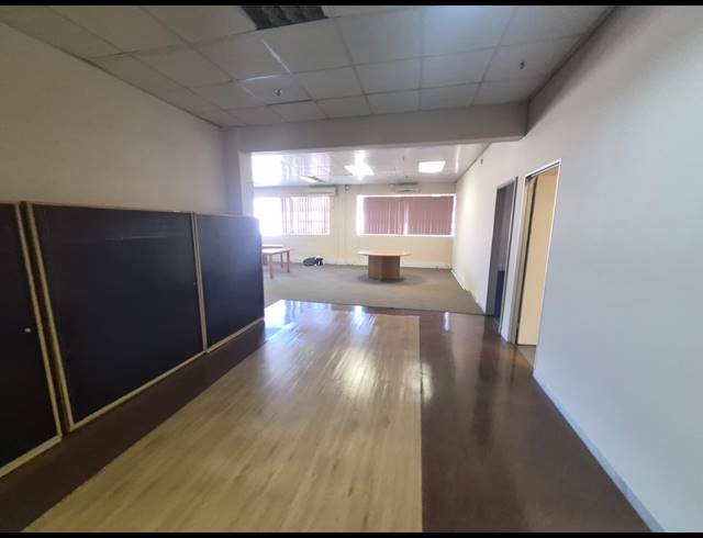 400M² OFFICE TO LET IN STEELEDALE